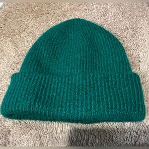 🍏Zara🍏Emerald green Knit Beanie. Size M